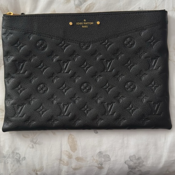 Authentic Louis Vuitton Daily Pouch - Picture 2 of 9